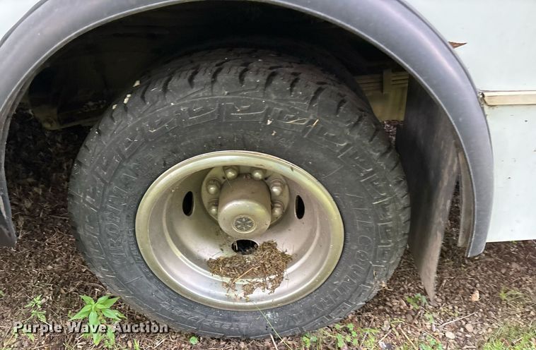 image for item DY0502 2012 Ford E350 shuttle bus