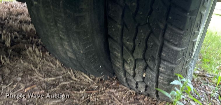 image for item DY0502 2012 Ford E350 shuttle bus