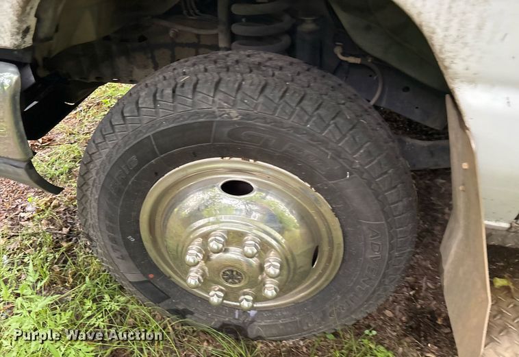 image for item DY0502 2012 Ford E350 shuttle bus