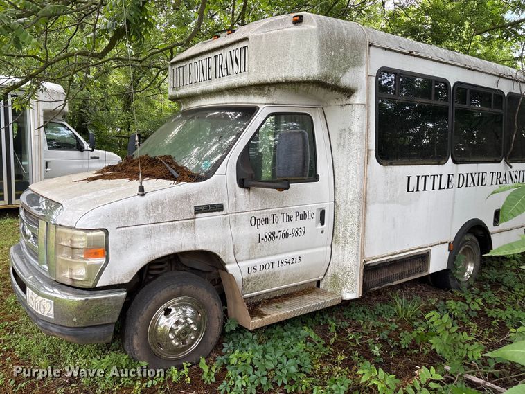image for item DY0503 2011 Ford E350 shuttle bus