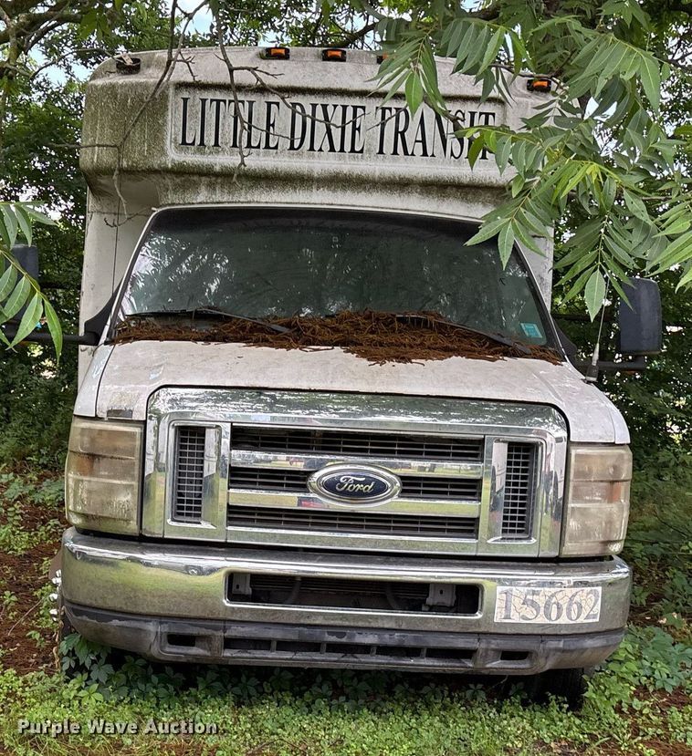 image for item DY0503 2011 Ford E350 shuttle bus