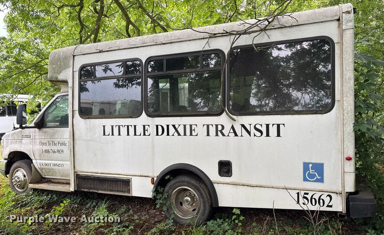 image for item DY0503 2011 Ford E350 shuttle bus