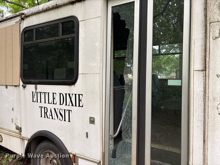 image for item DY0503 2011 Ford E350 shuttle bus