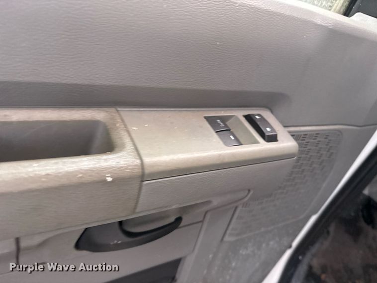 image for item DY0503 2011 Ford E350 shuttle bus