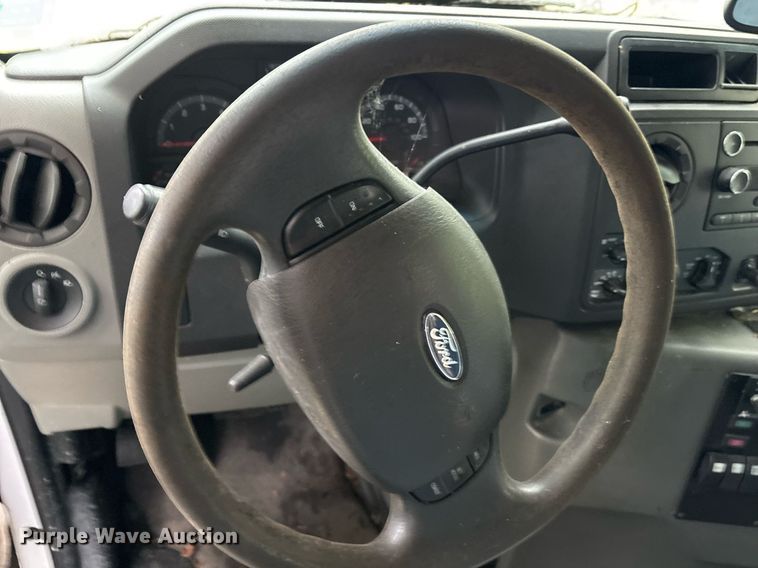 image for item DY0503 2011 Ford E350 shuttle bus