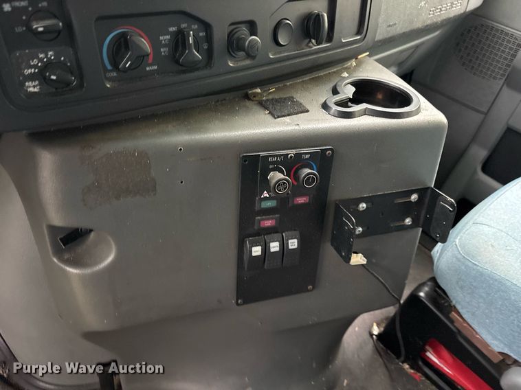 image for item DY0503 2011 Ford E350 shuttle bus