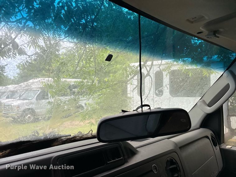 image for item DY0503 2011 Ford E350 shuttle bus