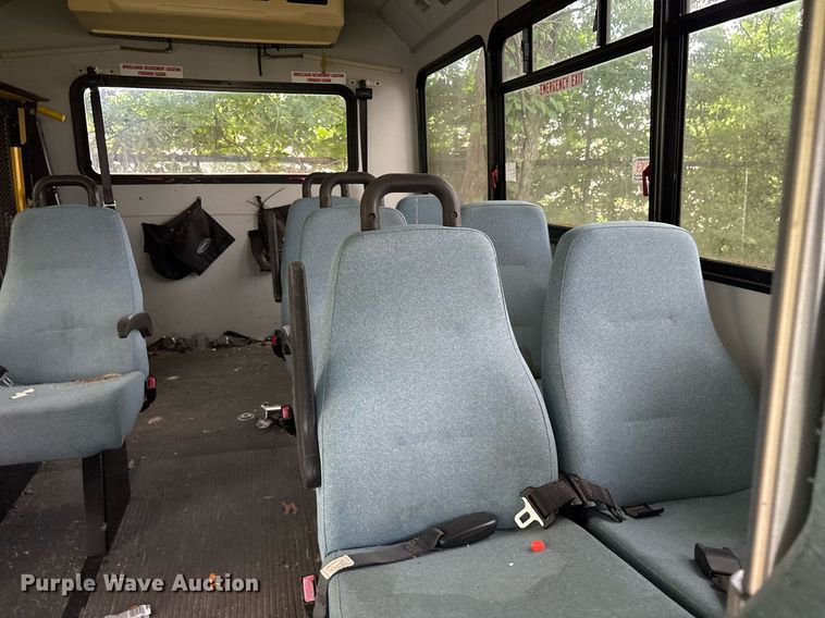 image for item DY0503 2011 Ford E350 shuttle bus