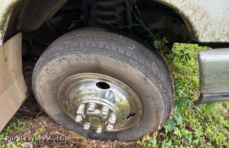 image for item DY0503 2011 Ford E350 shuttle bus