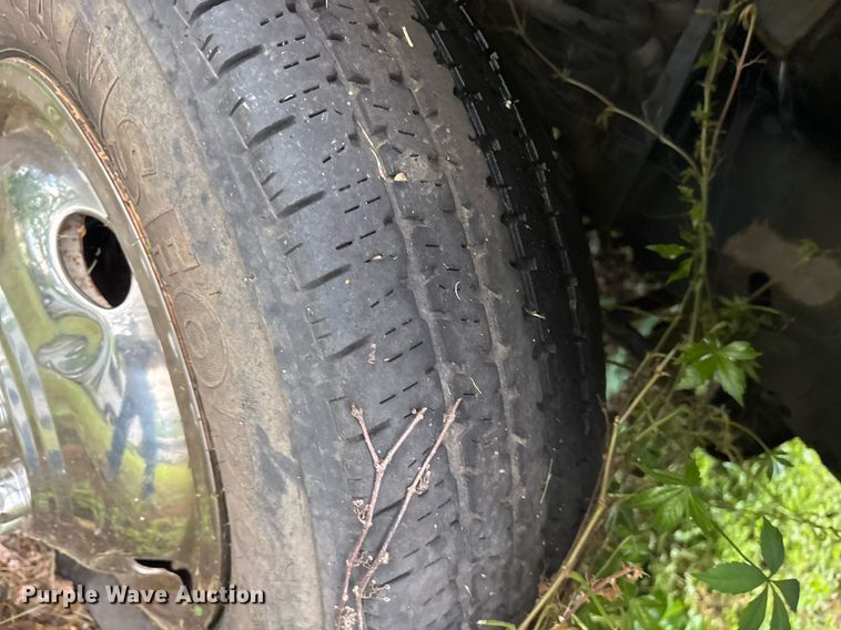 image for item DY0503 2011 Ford E350 shuttle bus