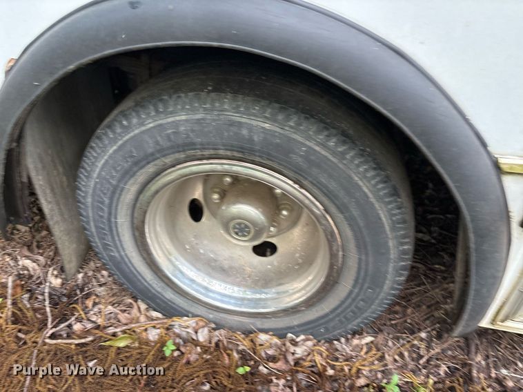 image for item DY0503 2011 Ford E350 shuttle bus