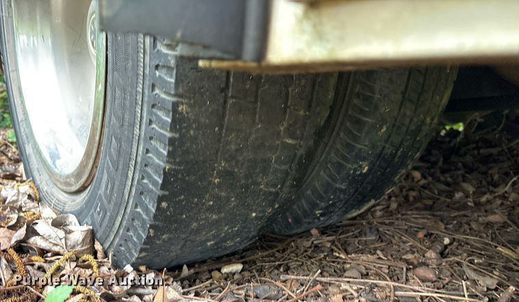 image for item DY0503 2011 Ford E350 shuttle bus