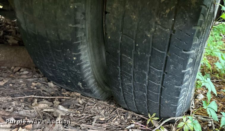 image for item DY0503 2011 Ford E350 shuttle bus