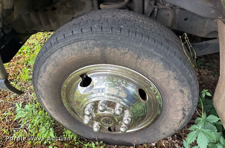 image for item DY0503 2011 Ford E350 shuttle bus