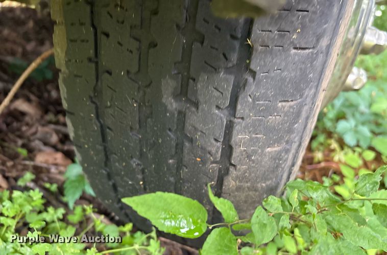 image for item DY0503 2011 Ford E350 shuttle bus