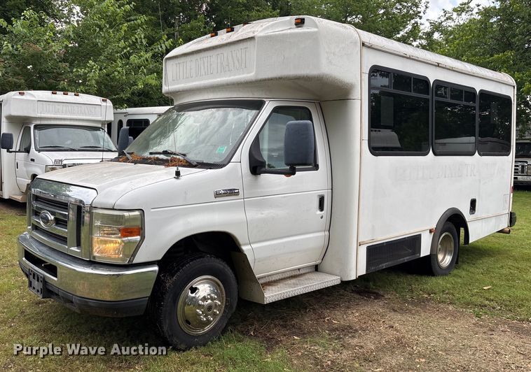 image for item DY0504 2013 Ford E350 shuttle bus