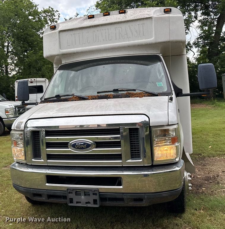 image for item DY0504 2013 Ford E350 shuttle bus