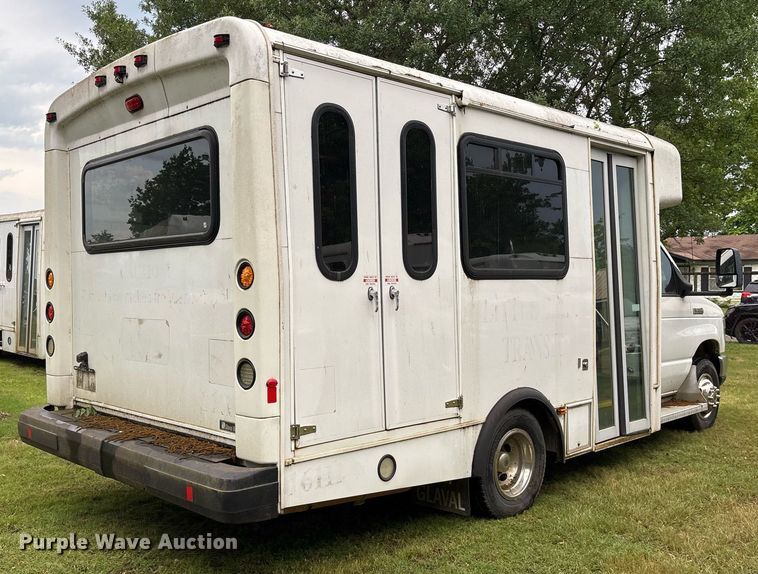 image for item DY0504 2013 Ford E350 shuttle bus