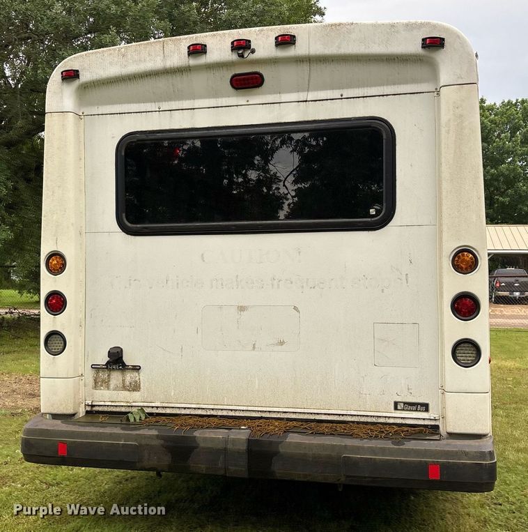 image for item DY0504 2013 Ford E350 shuttle bus