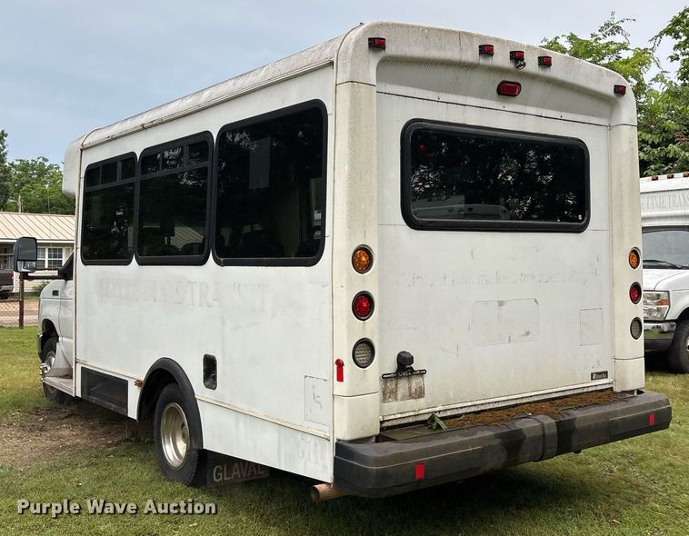 image for item DY0504 2013 Ford E350 shuttle bus