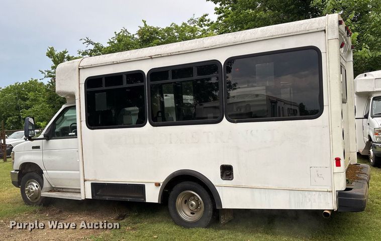 image for item DY0504 2013 Ford E350 shuttle bus