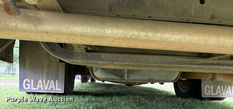 image for item DY0504 2013 Ford E350 shuttle bus