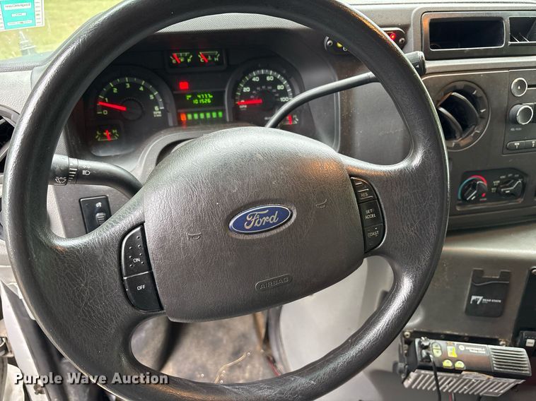 image for item DY0504 2013 Ford E350 shuttle bus