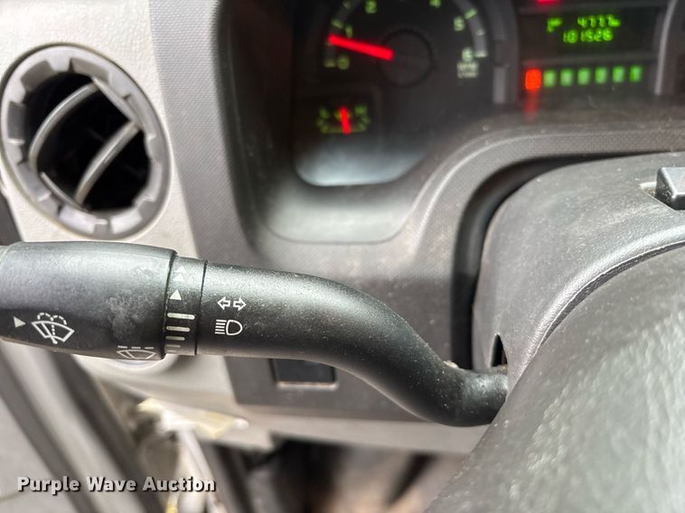 image for item DY0504 2013 Ford E350 shuttle bus