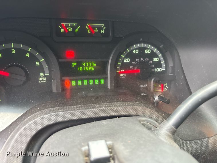 image for item DY0504 2013 Ford E350 shuttle bus