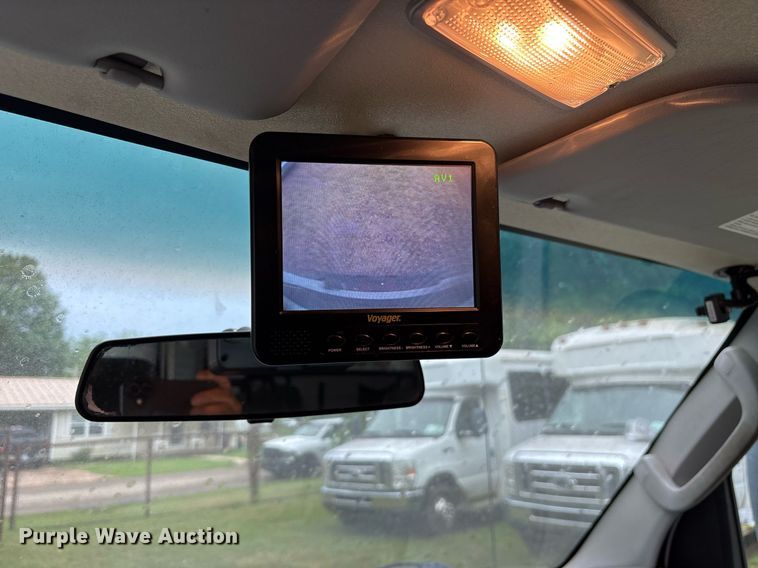 image for item DY0504 2013 Ford E350 shuttle bus