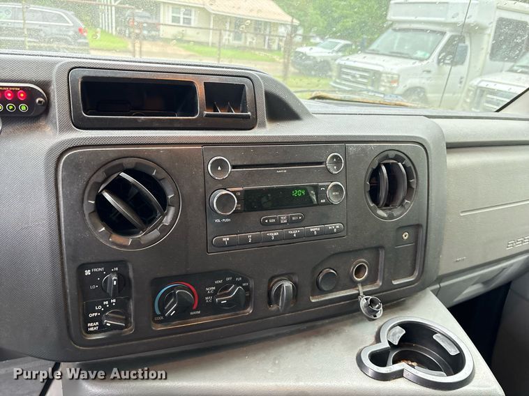 image for item DY0504 2013 Ford E350 shuttle bus