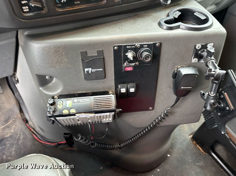 image for item DY0504 2013 Ford E350 shuttle bus