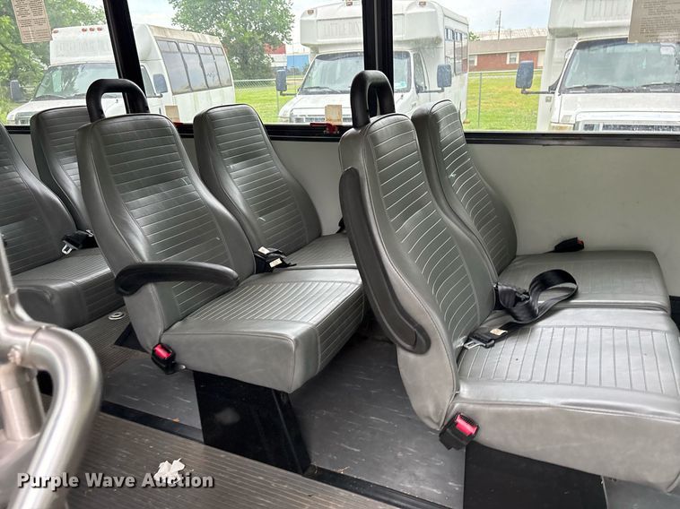 image for item DY0504 2013 Ford E350 shuttle bus