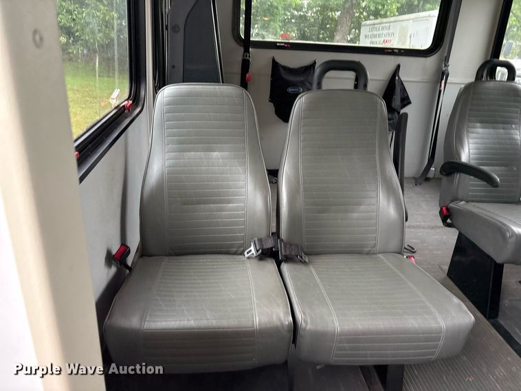 image for item DY0504 2013 Ford E350 shuttle bus