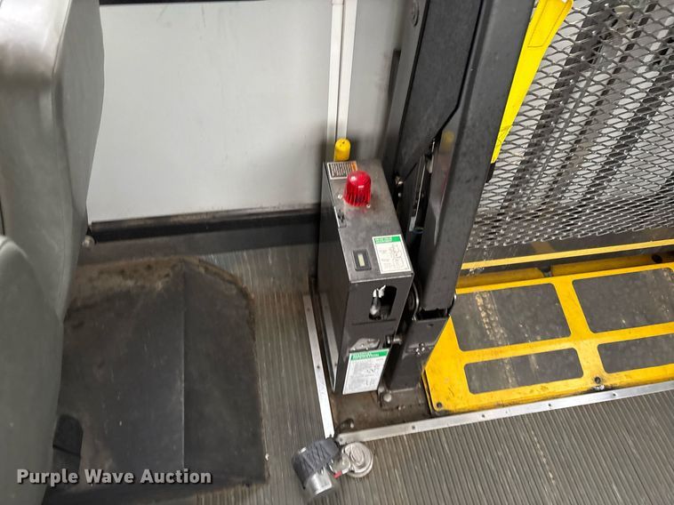 image for item DY0504 2013 Ford E350 shuttle bus