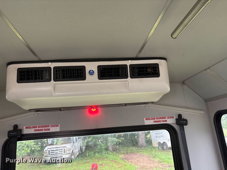 image for item DY0504 2013 Ford E350 shuttle bus