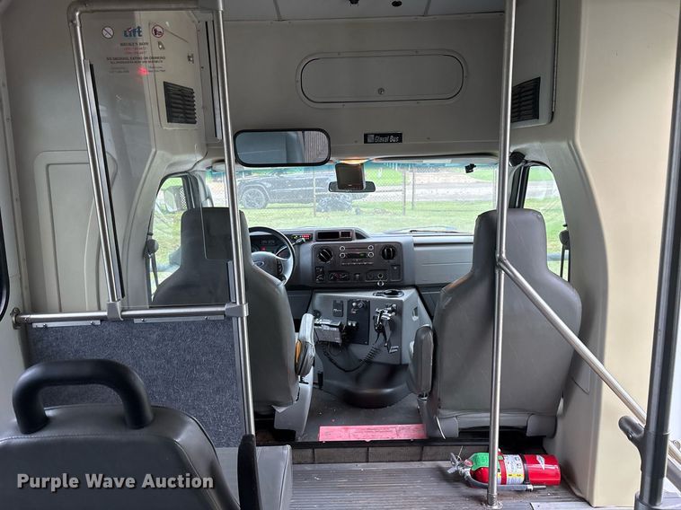 image for item DY0504 2013 Ford E350 shuttle bus