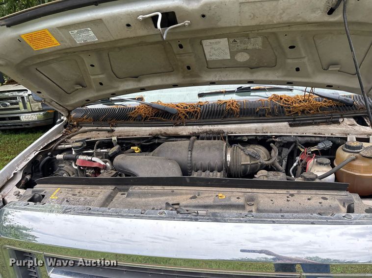 image for item DY0504 2013 Ford E350 shuttle bus