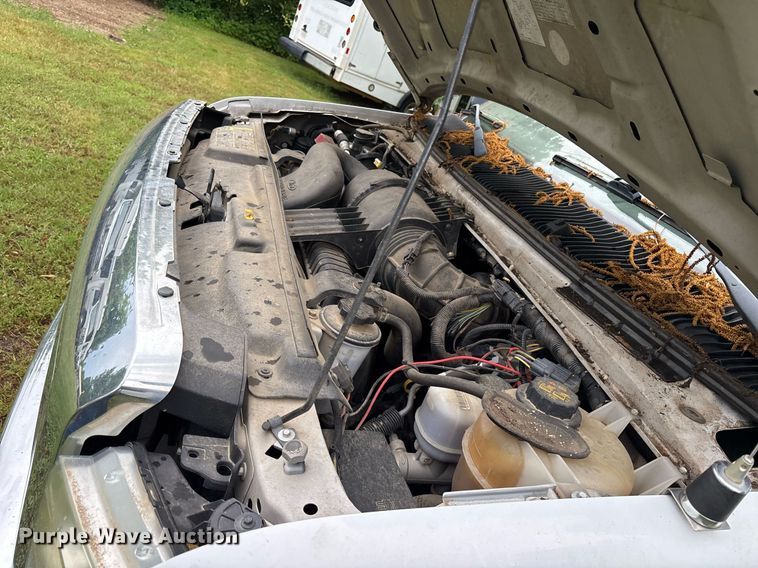 image for item DY0504 2013 Ford E350 shuttle bus