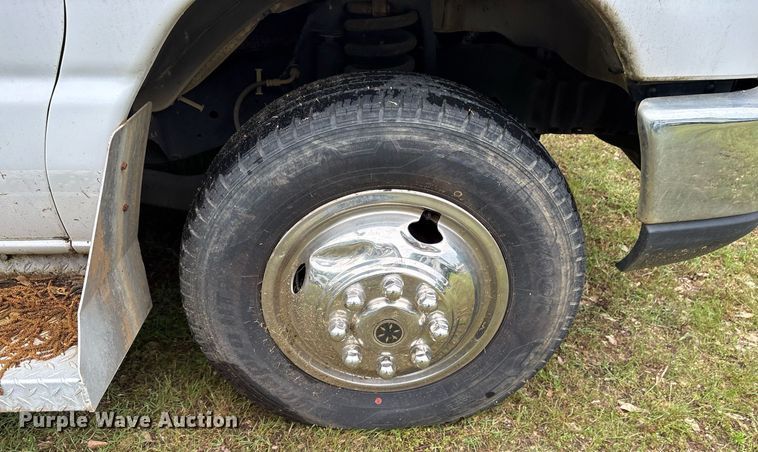 image for item DY0504 2013 Ford E350 shuttle bus