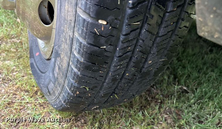 image for item DY0504 2013 Ford E350 shuttle bus