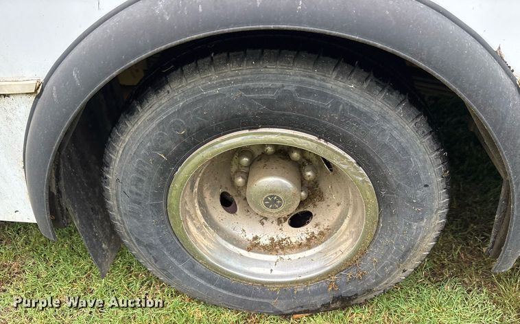 image for item DY0504 2013 Ford E350 shuttle bus