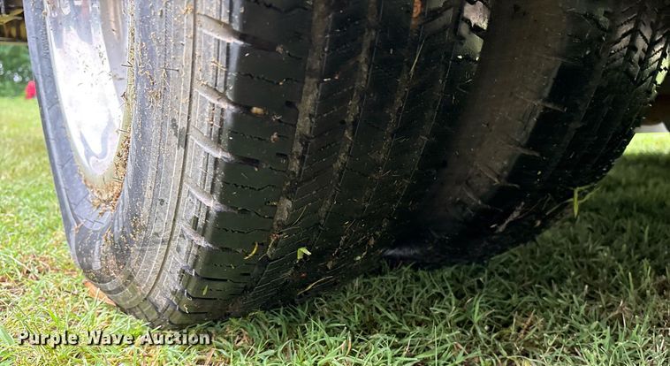 image for item DY0504 2013 Ford E350 shuttle bus