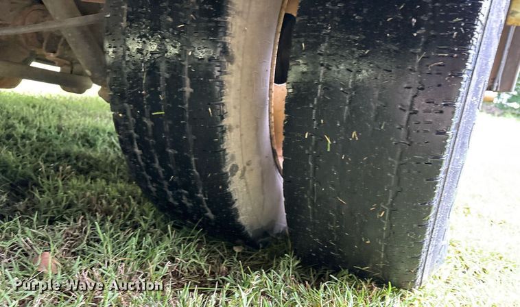 image for item DY0504 2013 Ford E350 shuttle bus