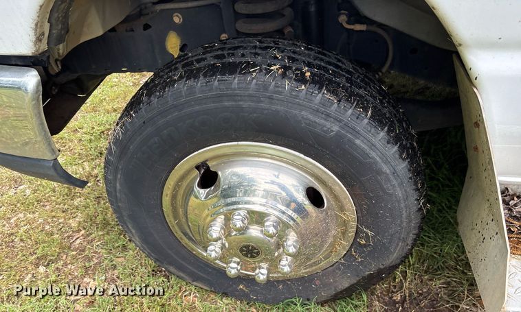 image for item DY0504 2013 Ford E350 shuttle bus