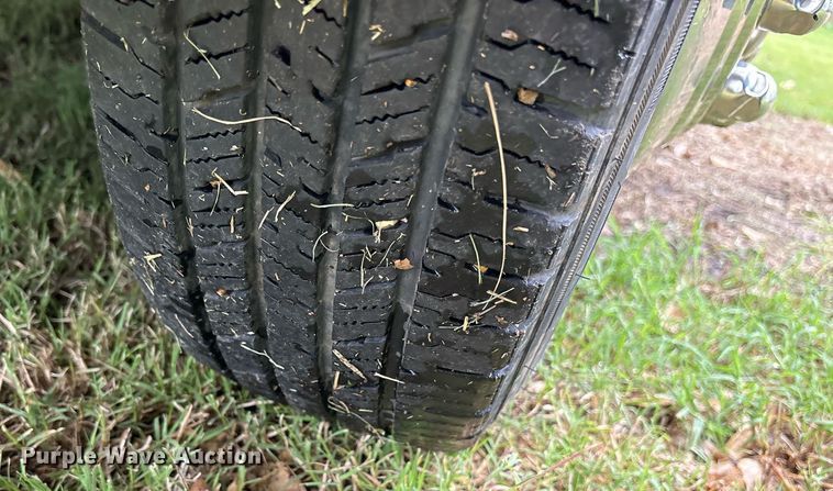 image for item DY0504 2013 Ford E350 shuttle bus