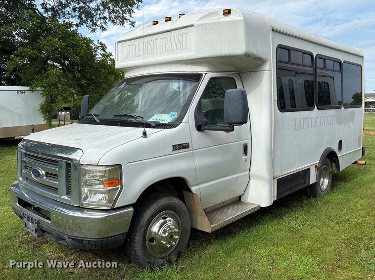 image for item DY0505 2013 Ford E350 shuttle bus