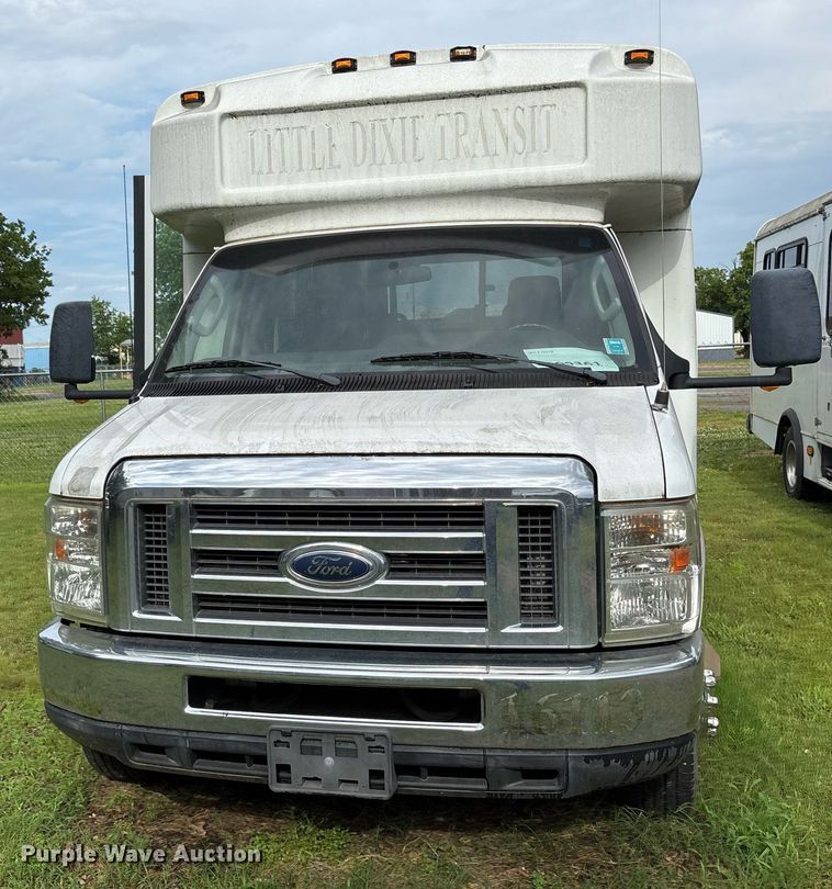 image for item DY0505 2013 Ford E350 shuttle bus