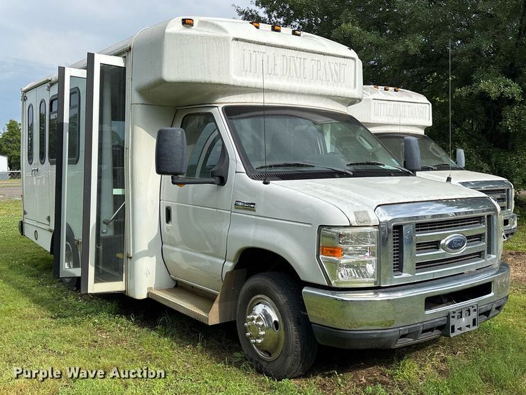 image for item DY0505 2013 Ford E350 shuttle bus