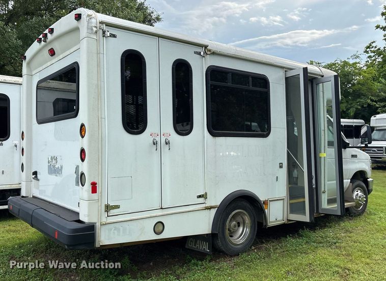 image for item DY0505 2013 Ford E350 shuttle bus